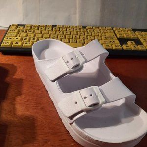 NEW ! Women Hey Girl Floatie Slip On Adjustable Waterproof Sandal White Size 8